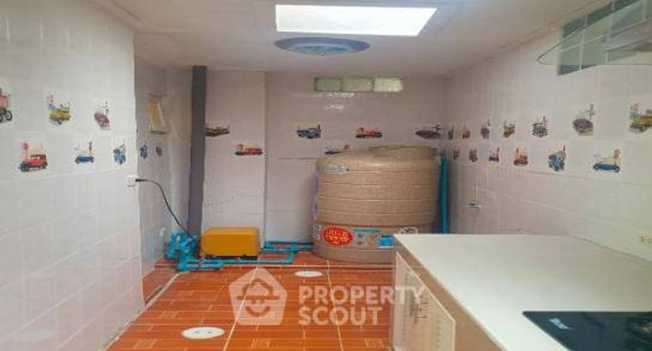 Casa adosada en venta de 3 habitaciones en Don Mueang, Bangkok