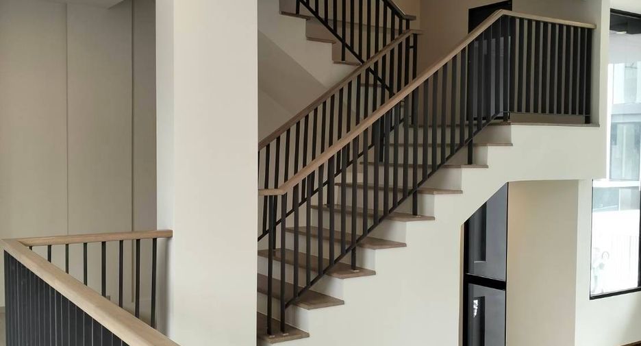 For sale 3 ベッドルーム townhouse in Mueang Samut Prakan, Samut Prakan