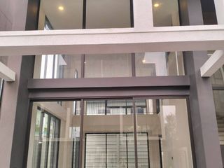 Casa adosada en venta de 3 habitaciones en Mueang Samut Prakan, Samut Prakan
