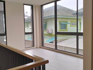 Casa adosada en venta de 3 habitaciones en Mueang Samut Prakan, Samut Prakan