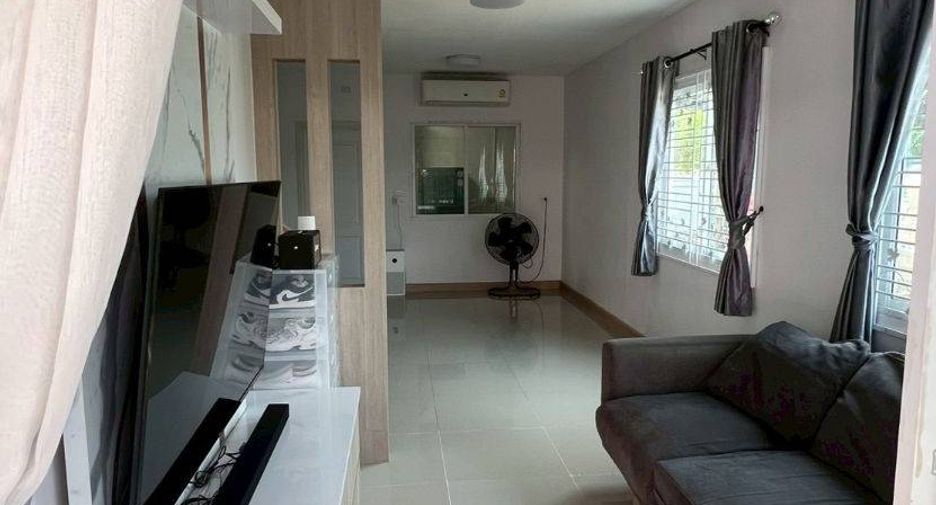 À vendre 3 chambres maison de ville à Mueang Chon Buri, Chonburi