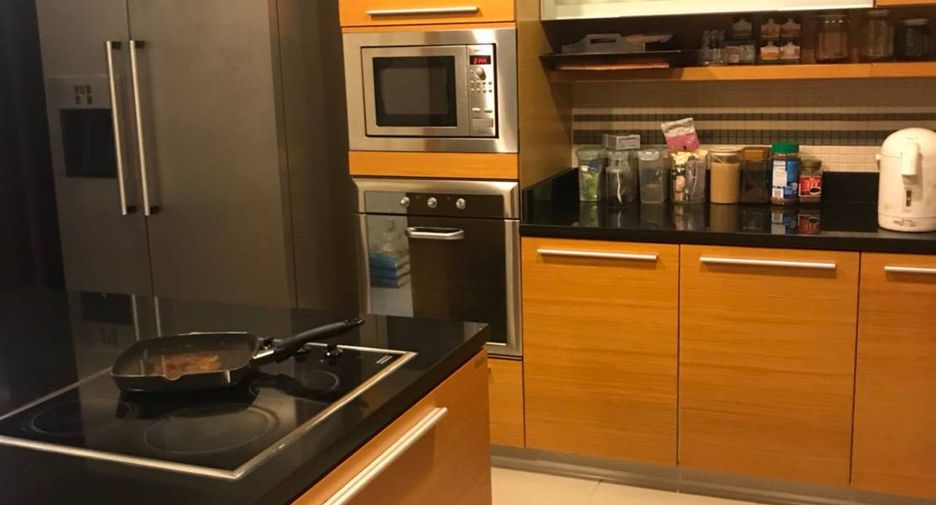 For sale 3 bedrooms condo in Yan Nawa, Bangkok