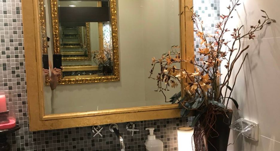 For sale 3 bedrooms condo in Yan Nawa, Bangkok