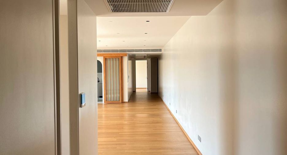 For sale 3 bedrooms condo in Yan Nawa, Bangkok
