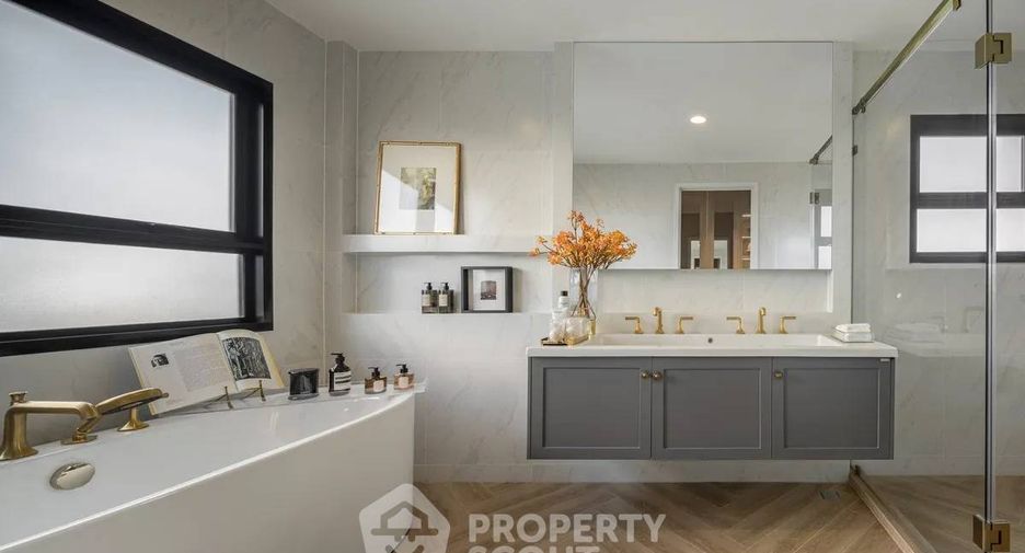 For sale 4 bedrooms house in Don Mueang, Bangkok