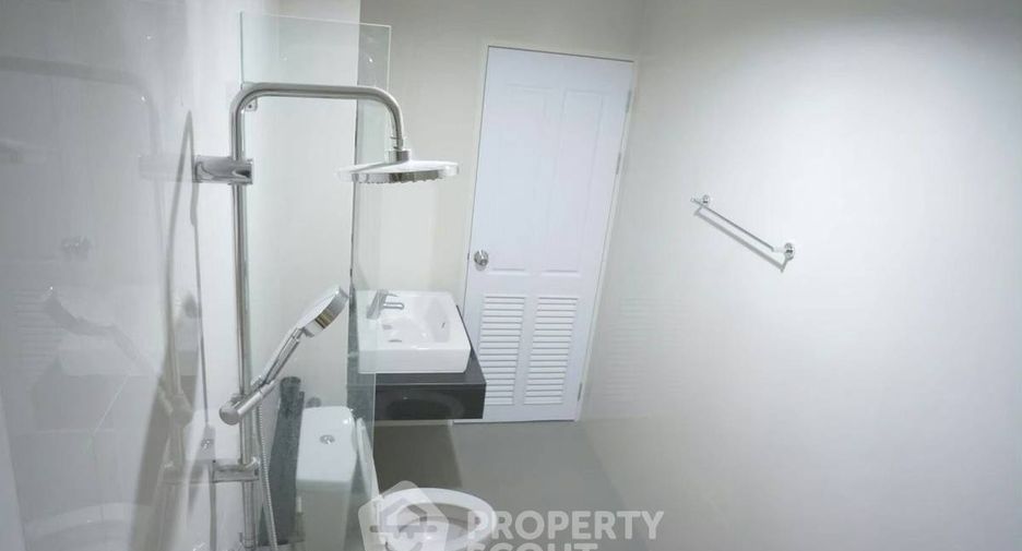 Condo en venta de 2 habitaciones en Si Racha, Chonburi