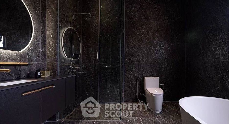 For sale 3 bedrooms villa in Don Mueang, Bangkok
