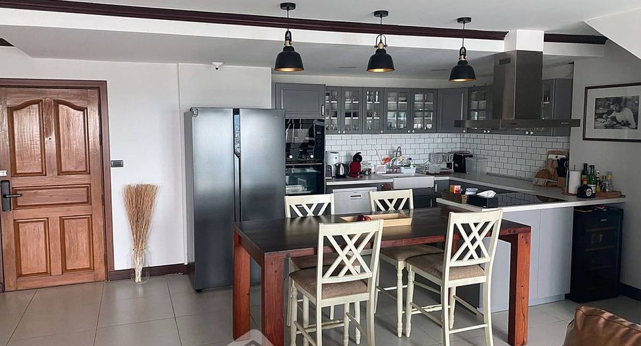À vendre 3 chambres condo à Phra Khanong, Bangkok