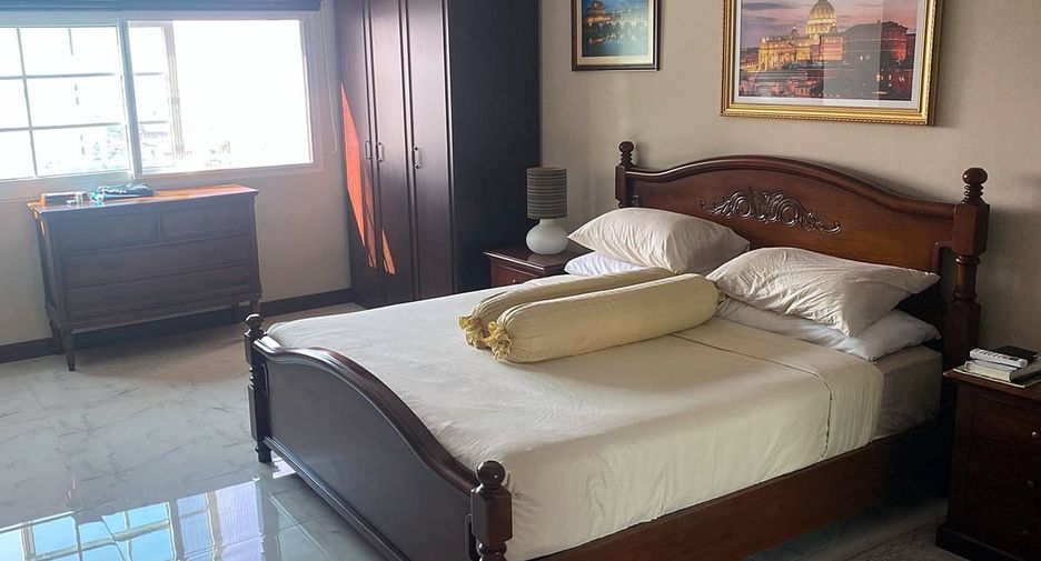 À vendre 3 chambres condo à Phra Khanong, Bangkok
