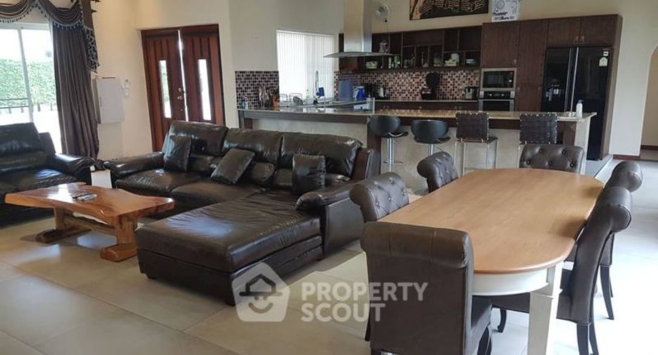 For sale 5 bedrooms house in East Pattaya, Pattaya
