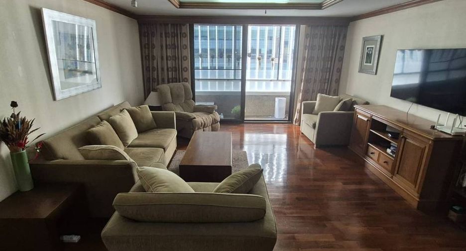 For sale 3 bedrooms condo in Watthana, Bangkok