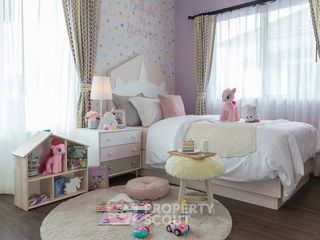 For sale 5 bedrooms house in Khlong Sam Wa, Bangkok