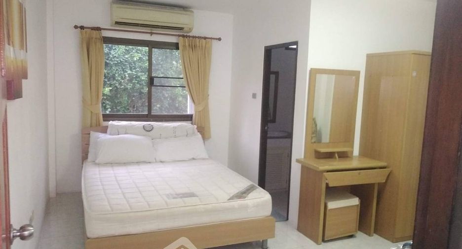 For rent and for sale 5 bedrooms townhouse in Pratumnak, Pattaya