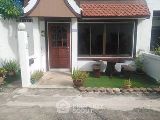 Reihenhaus zur Miete und zum Kauf mit 5 Zimmer in Bang Lamung, Chonburi