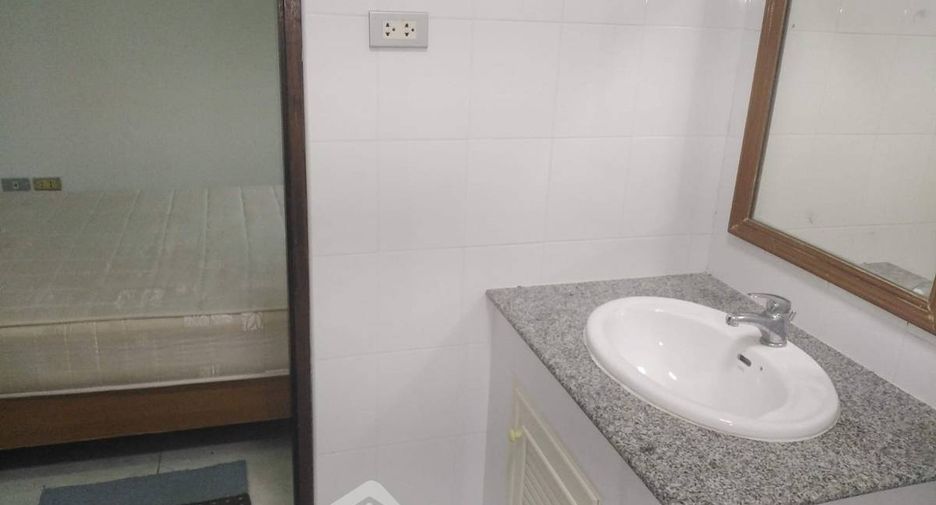 For rent and for sale 5 bedrooms townhouse in Pratumnak, Pattaya