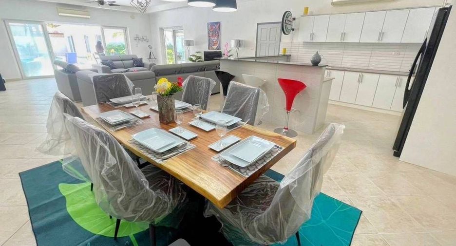 For rent and for sale 10 bedrooms villa in Pratumnak, Pattaya