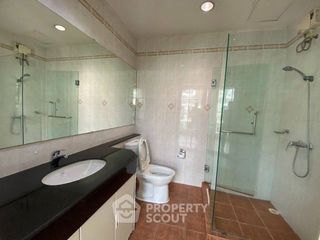 For rent and for sale 4 bedrooms townhouse in Watthana, Bangkok