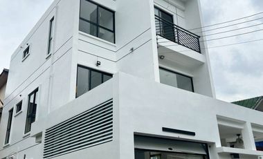 À louer et à vendre 5 chambres maison de ville à Wang Thonglang, Bangkok