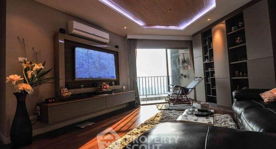 For sale 2 bedrooms condo in Huai Khwang, Bangkok