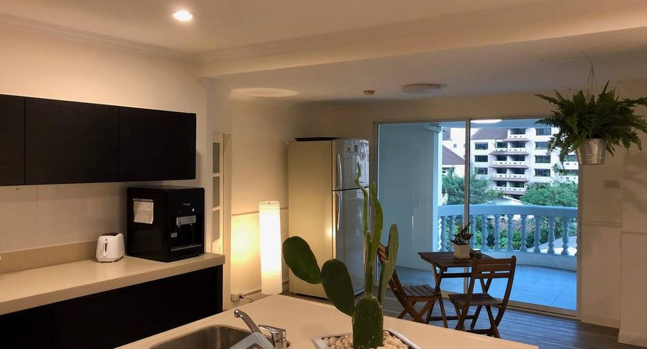 For sale 3 bedrooms condo in Watthana, Bangkok