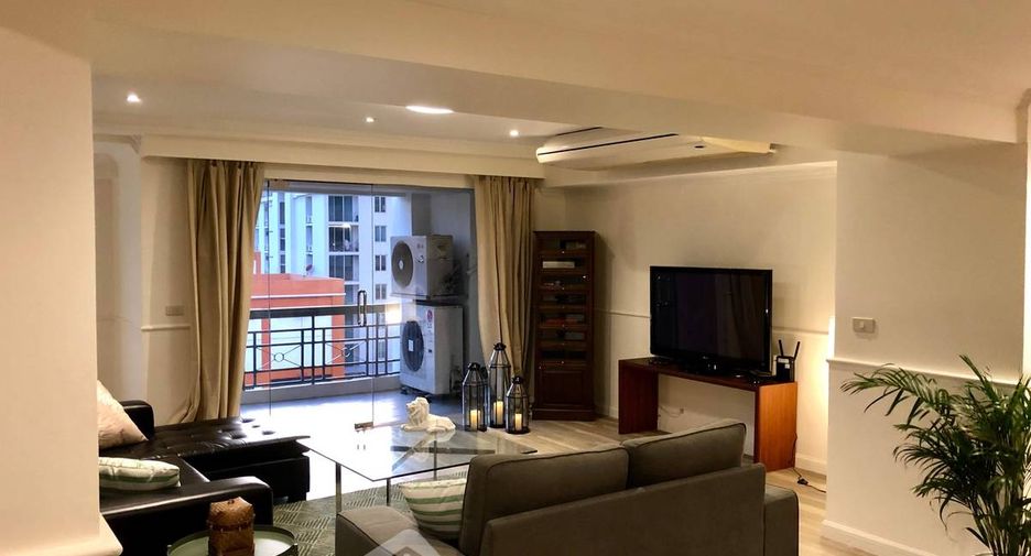 For sale 3 bedrooms condo in Watthana, Bangkok