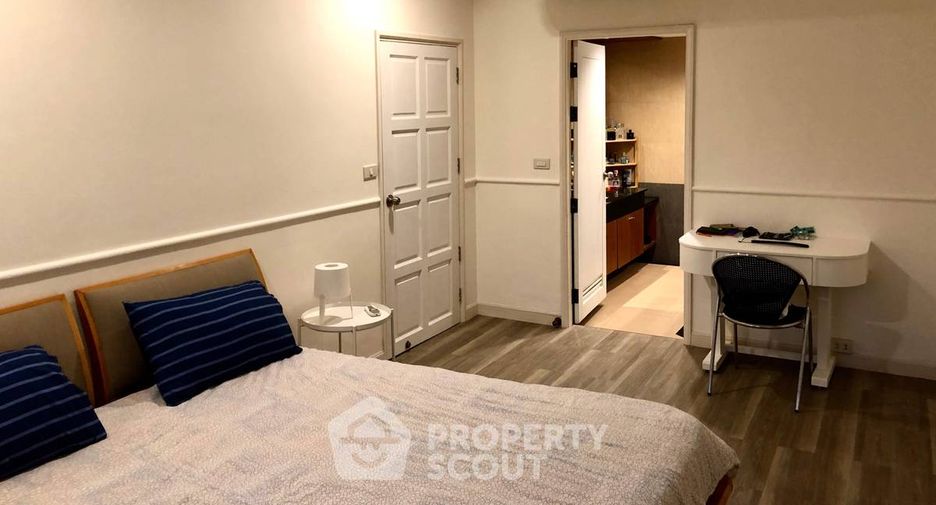 For sale 3 bedrooms condo in Watthana, Bangkok