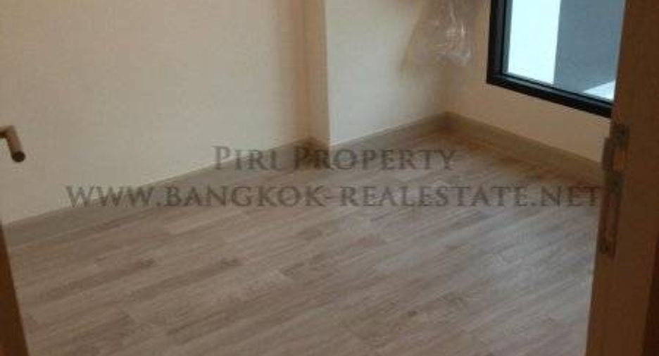 For sale 2 bedrooms condo in Huai Khwang, Bangkok