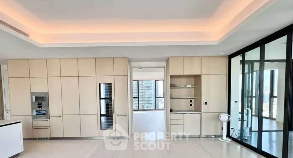Продажа 4 спальни кондо в Кхлонг Тоеи, Бангкок