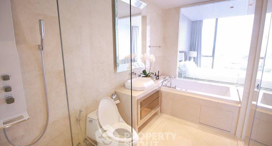 For sale 2 bedrooms condo in Khlong Toei, Bangkok