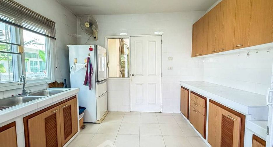 Haus zum Kauf mit 3 Zimmer in Si Racha, Chonburi
