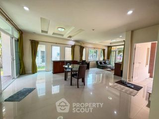 Haus zum Kauf mit 3 Zimmer in Si Racha, Chonburi