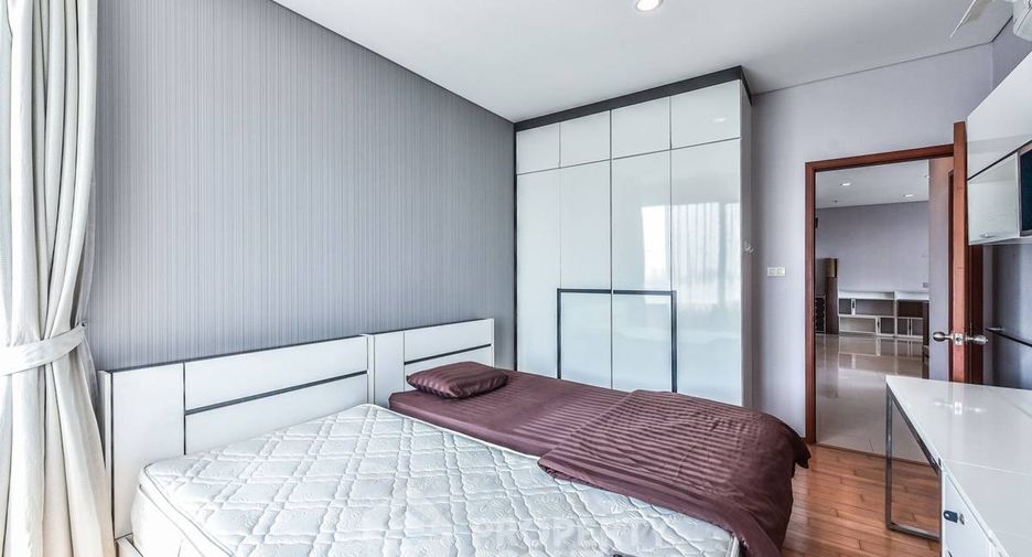 For sale 2 bedrooms condo in Khlong San, Bangkok