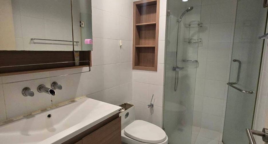 For sale 1 bed condo in Khlong Toei, Bangkok