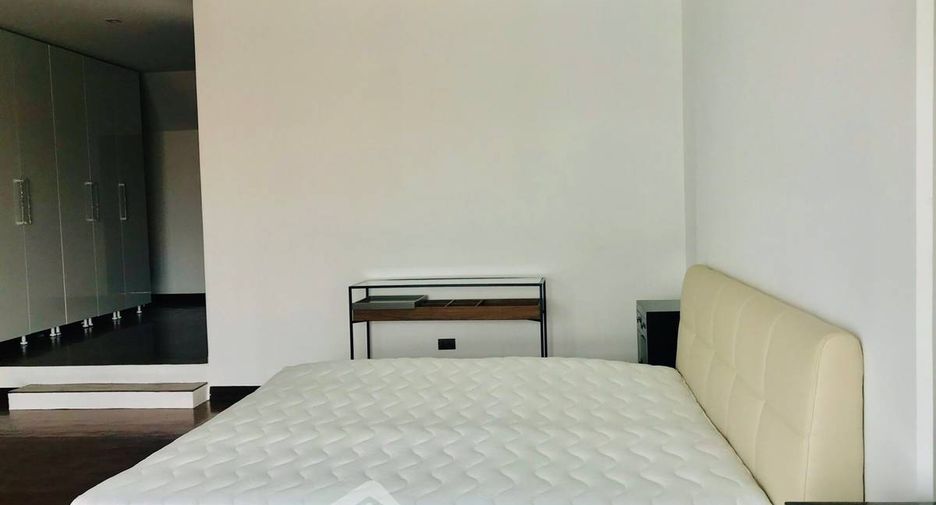 For sale 3 bedrooms condo in Watthana, Bangkok