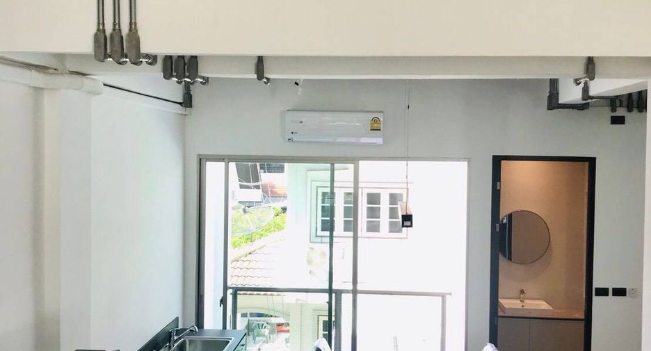 For sale 3 bedrooms condo in Watthana, Bangkok