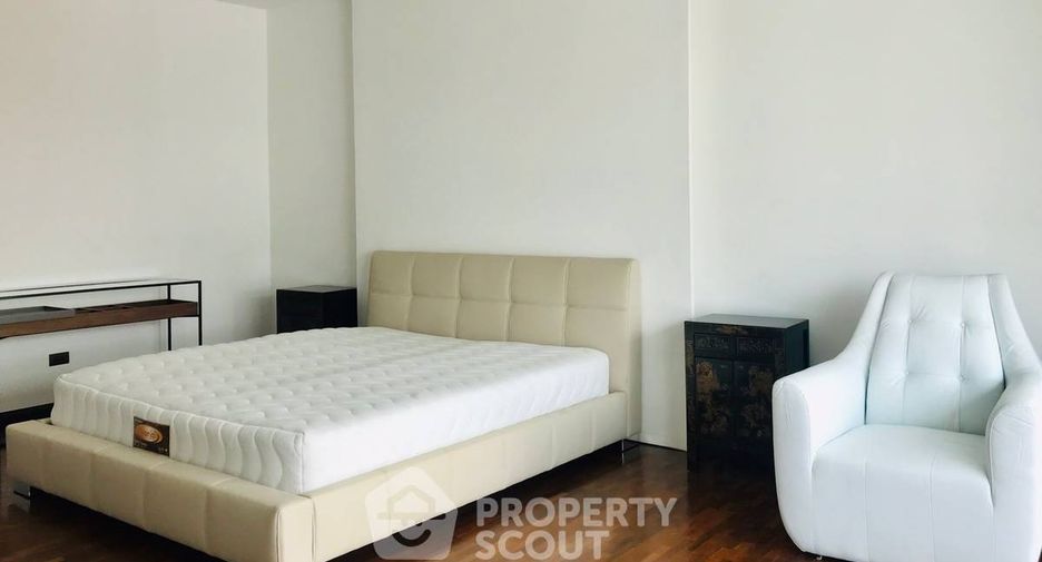 For sale 3 bedrooms condo in Watthana, Bangkok