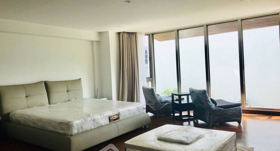 For sale 3 bedrooms condo in Watthana, Bangkok