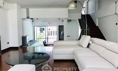 Продажа 3 спальни кондо в Щаттхана, Бангкок