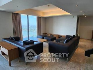 For sale 4 bedrooms condo in Yan Nawa, Bangkok