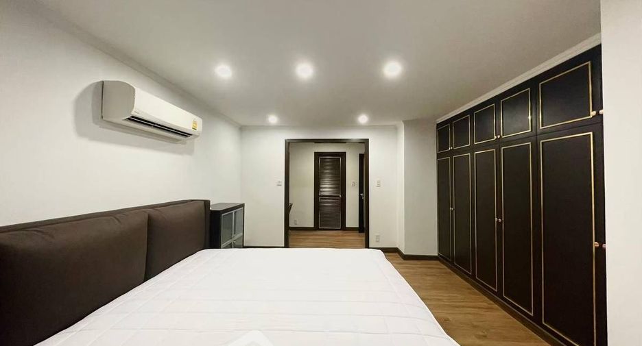 For sale 3 bedrooms condo in Khlong Toei, Bangkok
