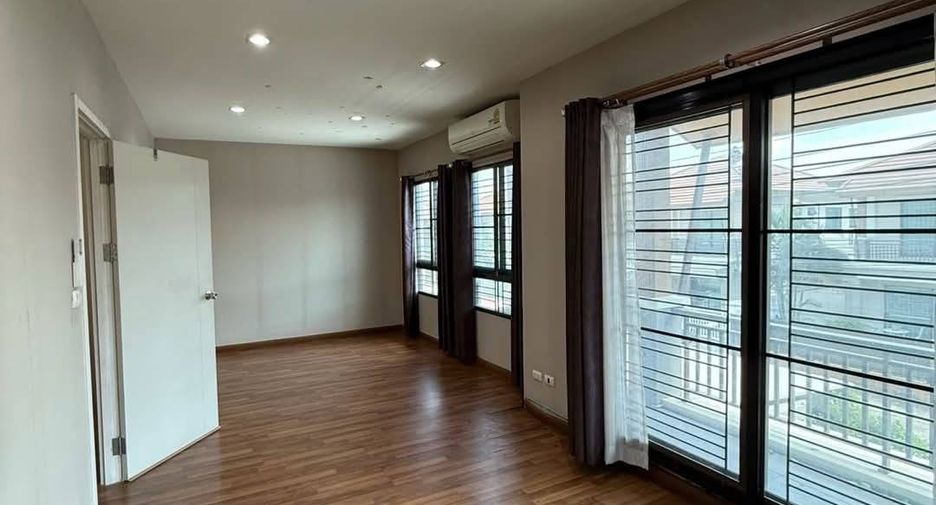 For sale 3 bedrooms house in Suan Luang, Bangkok