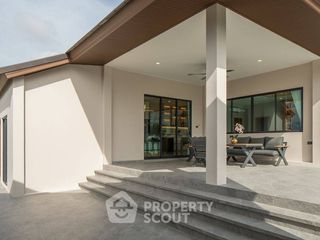 Villa en alquiler y en venta de 5 habitaciones en Bang Lamung, Chonburi