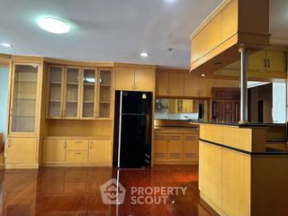 For sale 3 bedrooms condo in Khlong Toei, Bangkok