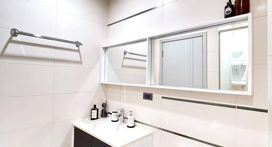 For sale 1 bed condo in Khlong Toei, Bangkok