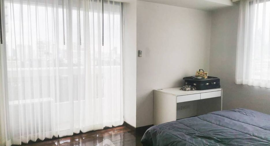 For sale 3 bedrooms condo in Watthana, Bangkok