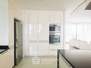 For sale 3 bedrooms condo in Watthana, Bangkok