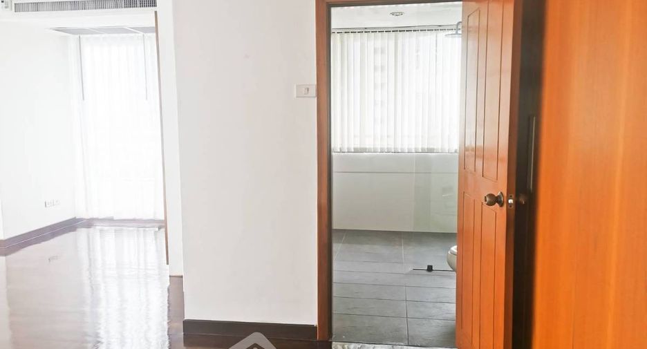 For sale 3 bedrooms condo in Watthana, Bangkok