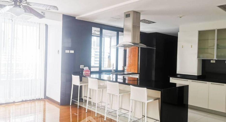 For sale 3 bedrooms condo in Watthana, Bangkok