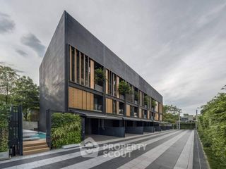 For sale 3 bedrooms townhouse in Phra Khanong, Bangkok