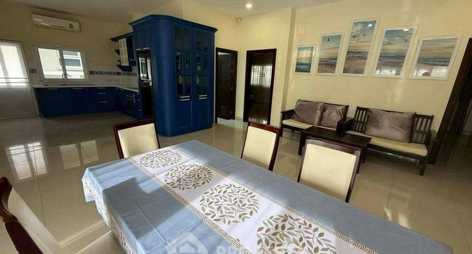 À vendre 4 chambres villa à Huay Yai, Pattaya